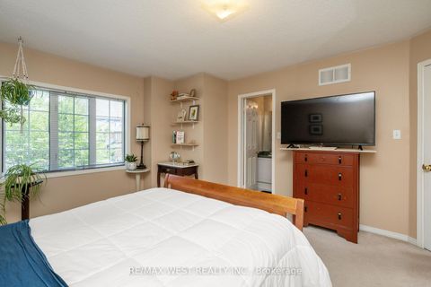 Photo 23 at 125 Colle Melito Way, Sonoma Heights, Vaughan