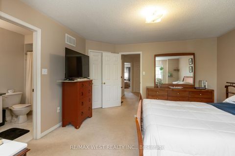 Photo 24 at 125 Colle Melito Way, Sonoma Heights, Vaughan