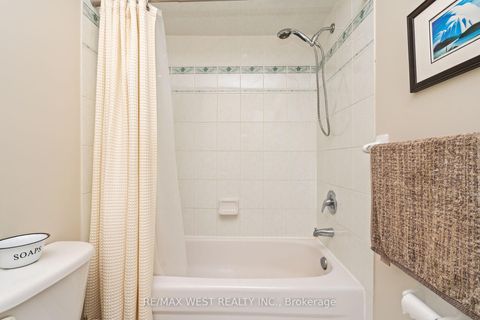 Photo 26 at 125 Colle Melito Way, Sonoma Heights, Vaughan