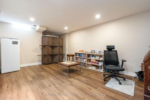 Photo 28 at 125 Colle Melito Way, Sonoma Heights, Vaughan