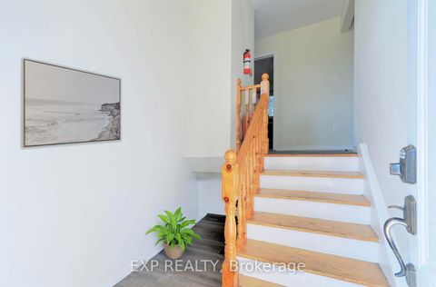 Photo 4 at 2 Roslyn Road, Wellington, Barrie Photo 4 at 2 Roslyn Road, Wellington, Barrie