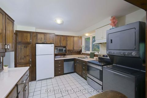 Photo 6 at 2 Roslyn Road, Wellington, Barrie