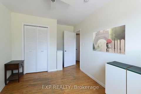 Photo 9 at 2 Roslyn Road, Wellington, Barrie