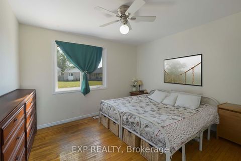 Photo 12 at 2 Roslyn Road, Wellington, Barrie