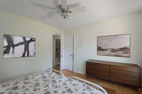 Photo 13 at 2 Roslyn Road, Wellington, Barrie