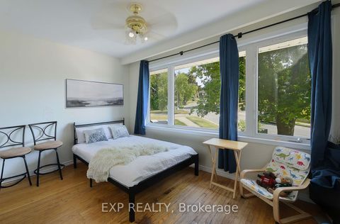 Photo 14 at 2 Roslyn Road, Wellington, Barrie