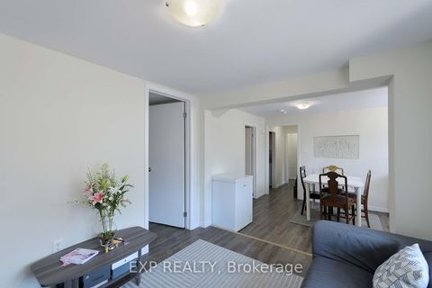 Photo 18 at 2 Roslyn Road, Wellington, Barrie