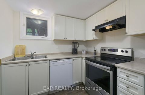 Photo 21 at 2 Roslyn Road, Wellington, Barrie