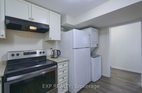Photo 22 at 2 Roslyn Road, Wellington, Barrie