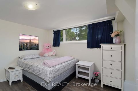 Photo 25 at 2 Roslyn Road, Wellington, Barrie