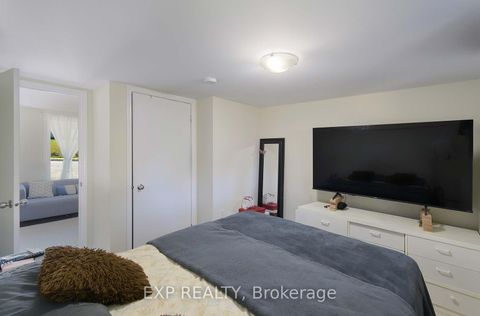 Photo 27 at 2 Roslyn Road, Wellington, Barrie