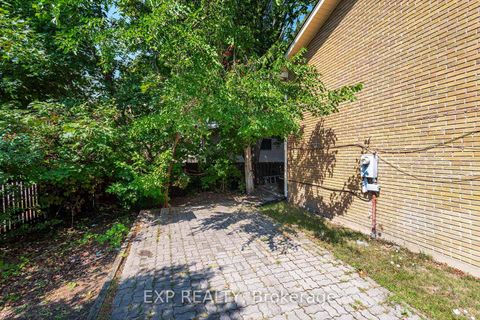 Photo 31 at 2 Roslyn Road, Wellington, Barrie Photo 31 at 2 Roslyn Road, Wellington, Barrie