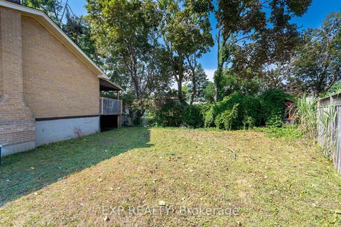 Photo 35 at 2 Roslyn Road, Wellington, Barrie
