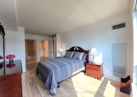 Photo 11 at 602 - 1 Hycrest Avenue, Willowdale East, Toronto