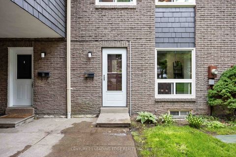 Photo 2 at 18 Rock Fern Way, Don Valley Village, Toronto