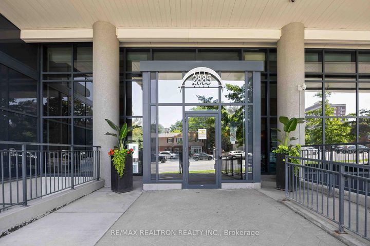 Photo 1 at 729 - 2885 Bayview Avenue, Bayview Village, Toronto