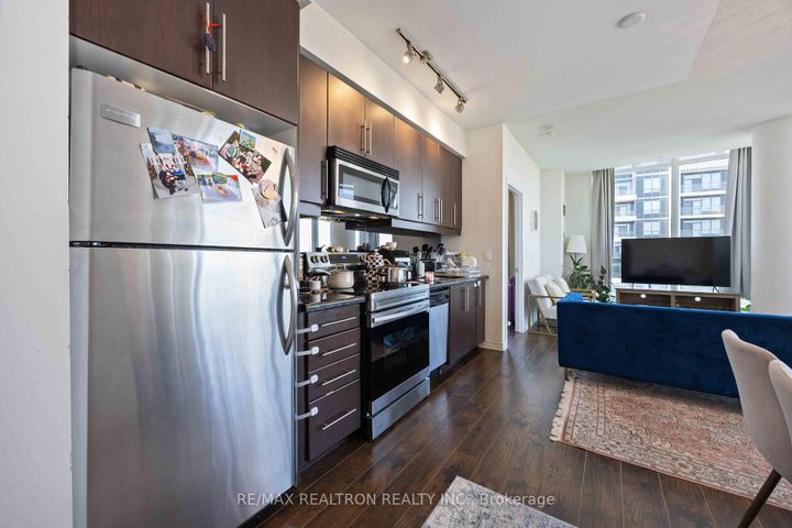 Photo 6 at 729 - 2885 Bayview Avenue, Bayview Village, Toronto