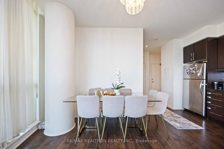 Photo 12 at 729 - 2885 Bayview Avenue, Bayview Village, Toronto