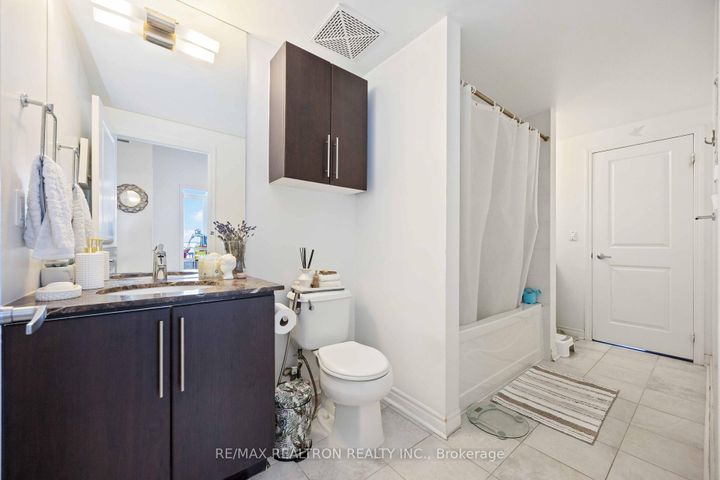 Photo 15 at 729 - 2885 Bayview Avenue, Bayview Village, Toronto