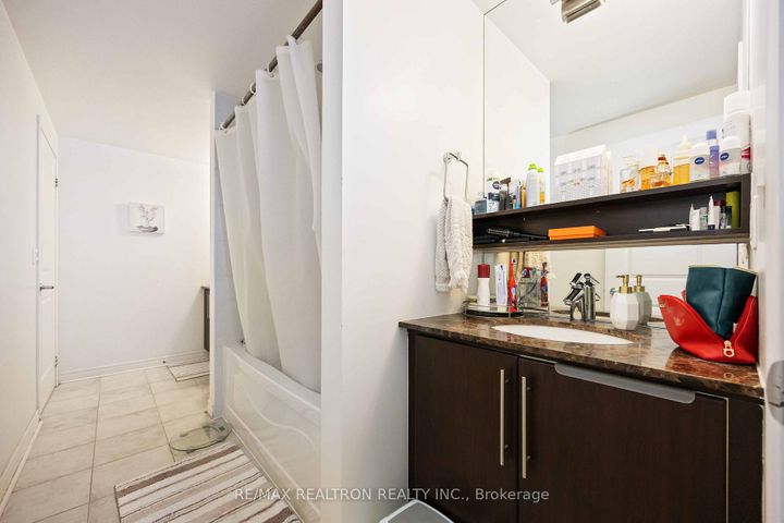 Photo 16 at 729 - 2885 Bayview Avenue, Bayview Village, Toronto