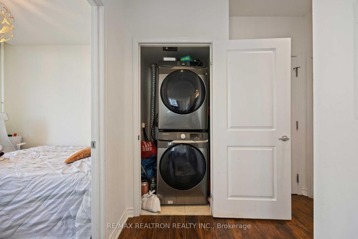 Photo 18 at 729 - 2885 Bayview Avenue, Bayview Village, Toronto