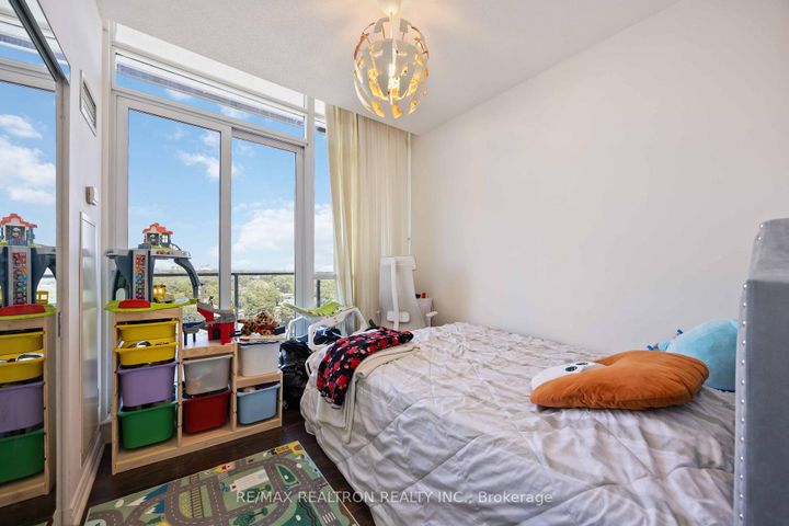Photo 19 at 729 - 2885 Bayview Avenue, Bayview Village, Toronto