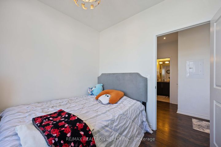 Photo 20 at 729 - 2885 Bayview Avenue, Bayview Village, Toronto