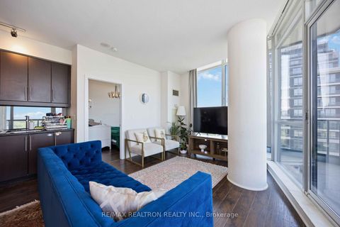 Photo 3 at 729 - 2885 Bayview Avenue, Bayview Village, Toronto Photo 3 at 729 - 2885 Bayview Avenue, Bayview Village, Toronto