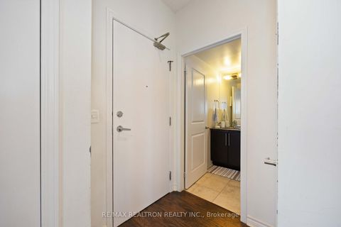 Photo 17 at 729 - 2885 Bayview Avenue, Bayview Village, Toronto
