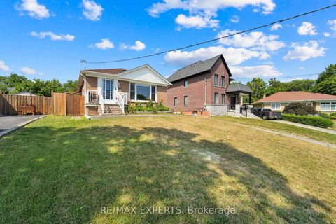 Photo 2 at 50 Datchet Road, CFB, Toronto