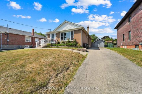 Photo 3 at 50 Datchet Road, CFB, Toronto