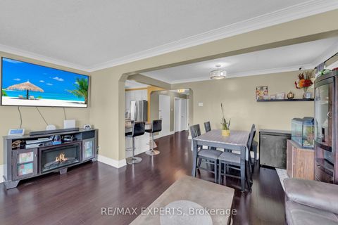 Photo 6 at 50 Datchet Road, CFB, Toronto