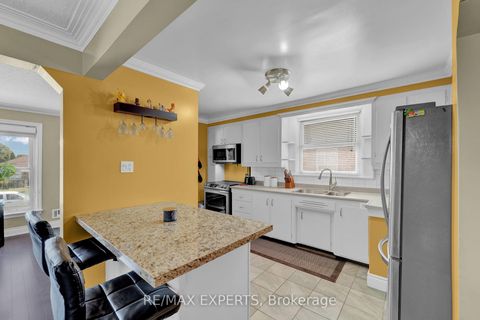 Photo 10 at 50 Datchet Road, CFB, Toronto