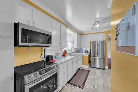 Photo 11 at 50 Datchet Road, CFB, Toronto