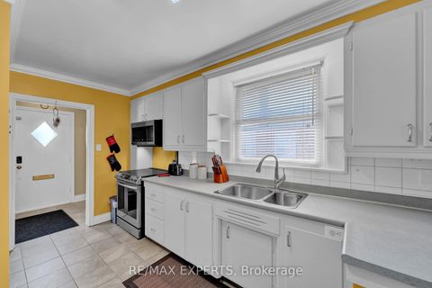 Photo 12 at 50 Datchet Road, CFB, Toronto