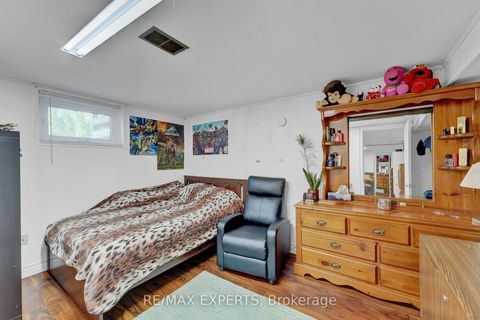 Photo 18 at 50 Datchet Road, CFB, Toronto