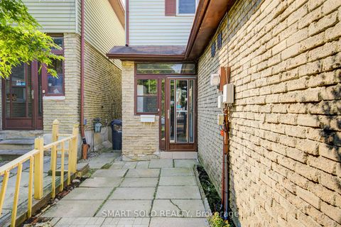 Photo 4 at 81 Rakewood Crescent, L'Amoreaux, Toronto