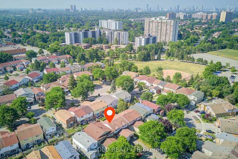 Photo 5 at 81 Rakewood Crescent, L'Amoreaux, Toronto