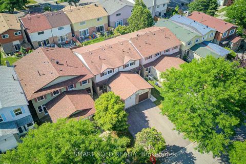 Photo 7 at 81 Rakewood Crescent, L'Amoreaux, Toronto