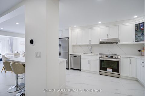 Photo 11 at 81 Rakewood Crescent, L'Amoreaux, Toronto