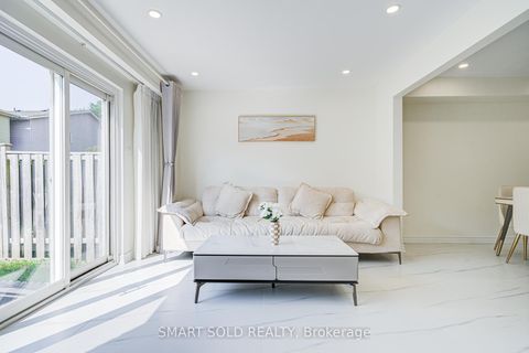 Photo 16 at 81 Rakewood Crescent, L'Amoreaux, Toronto