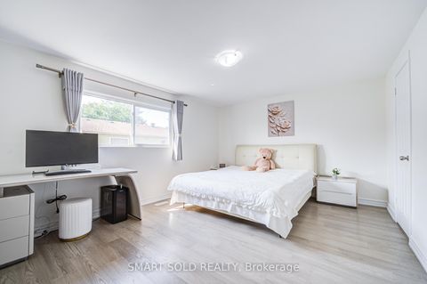 Photo 32 at 81 Rakewood Crescent, L'Amoreaux, Toronto