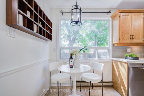 Photo 12 at 214 William Roe Boulevard, Central Newmarket, Newmarket Photo 12 at 214 William Roe Boulevard, Central Newmarket, Newmarket