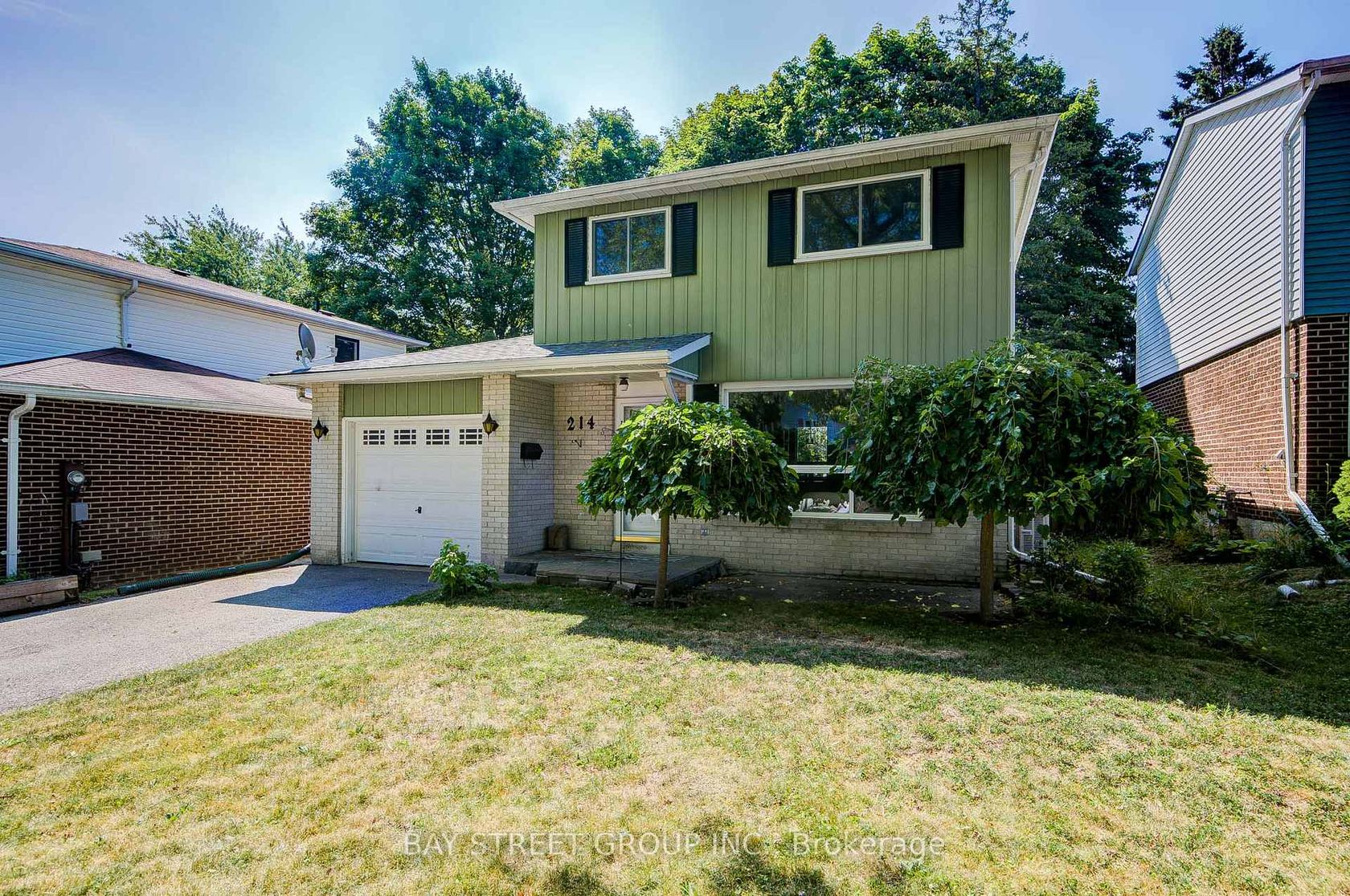 214 William Roe Boulevard, Central Newmarket, Newmarket photo number 2