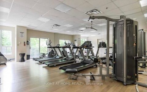 Photo 3 at 118 - 8 Maison Parc Court, Lakeview Estates, Vaughan