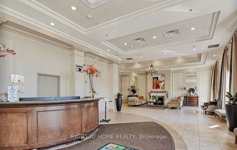 Photo 4 at 118 - 8 Maison Parc Court, Lakeview Estates, Vaughan