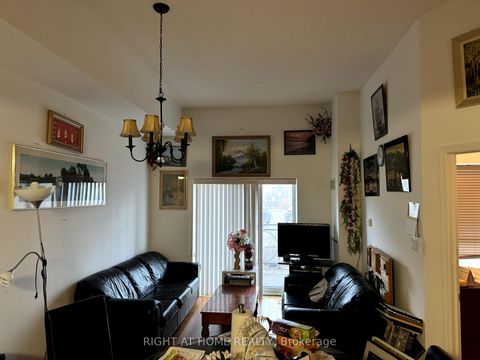 Photo 9 at 118 - 8 Maison Parc Court, Lakeview Estates, Vaughan