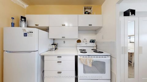 Photo 17 at 609 - 120 St. Patrick Street, Chinatown, Toronto