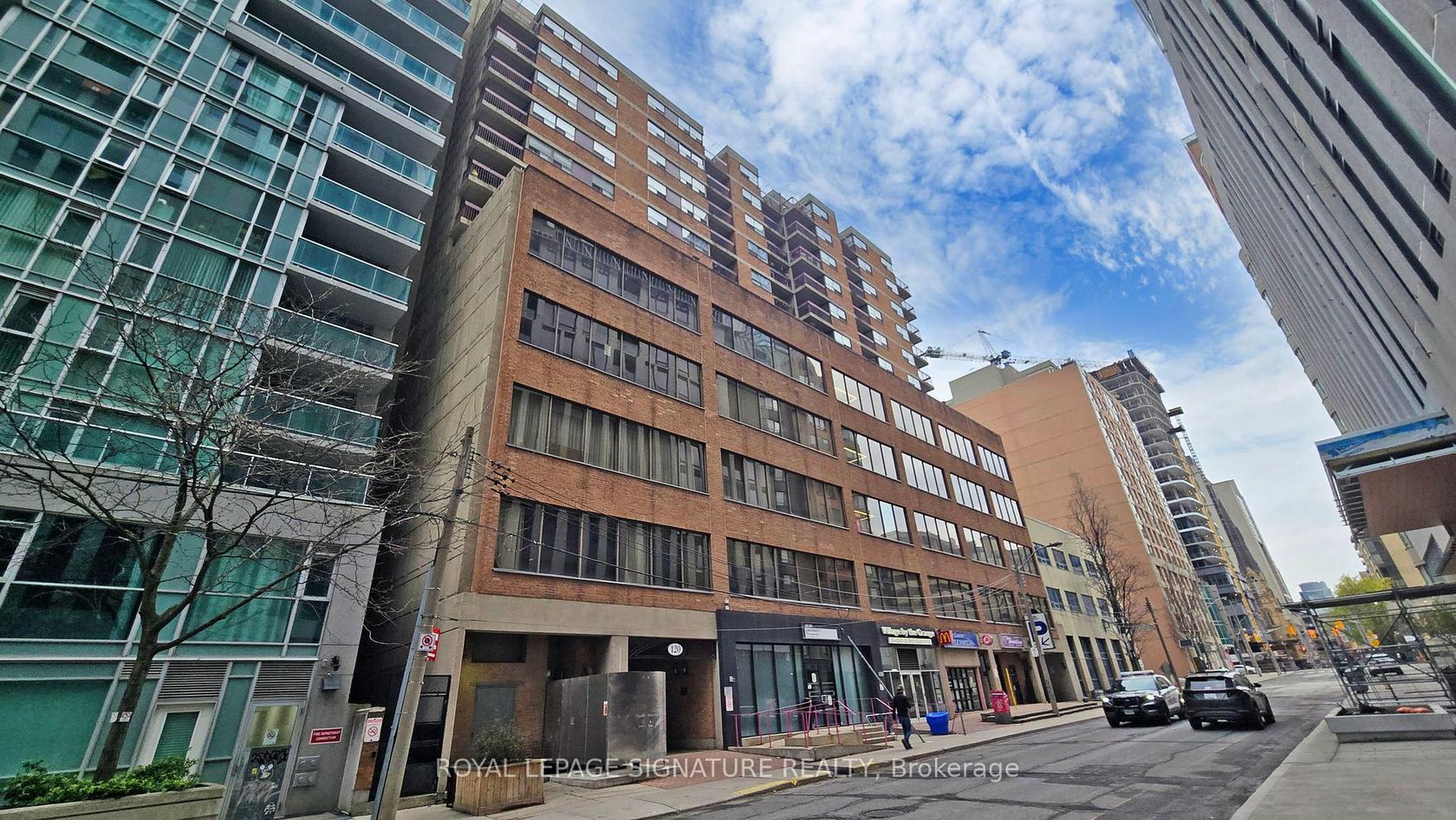 609 - 120 St. Patrick Street, Chinatown, Toronto by Loree Meneguzzi Real Estate 609 - 120 St. Patrick Street, Chinatown, Toronto