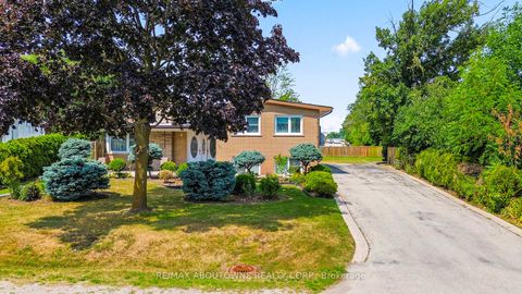 Photo 1 at 517 Pinegrove Road, WO West, Oakville